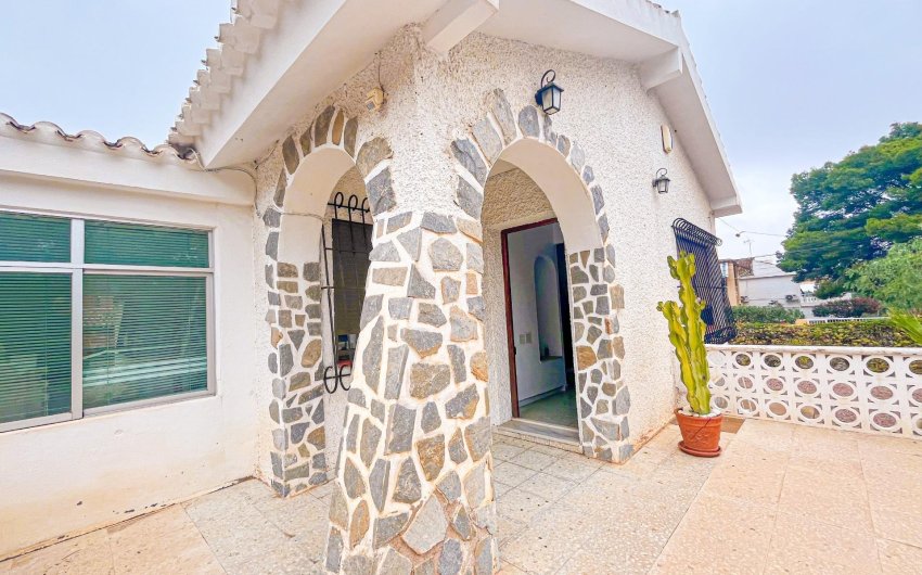 Resale - Villa -
Torrevieja - Los Balcones