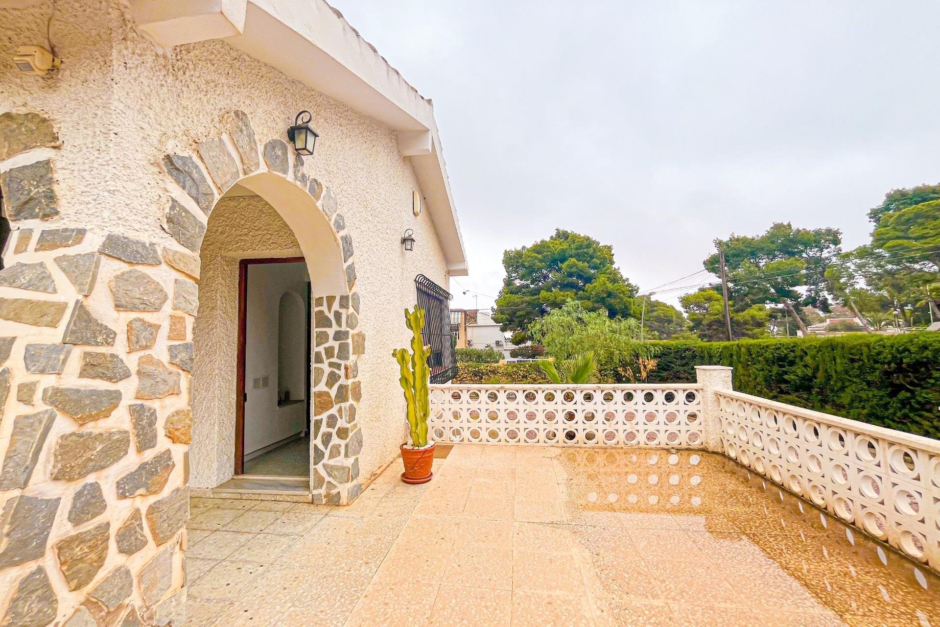 Resale - Villa -
Torrevieja - Los Balcones