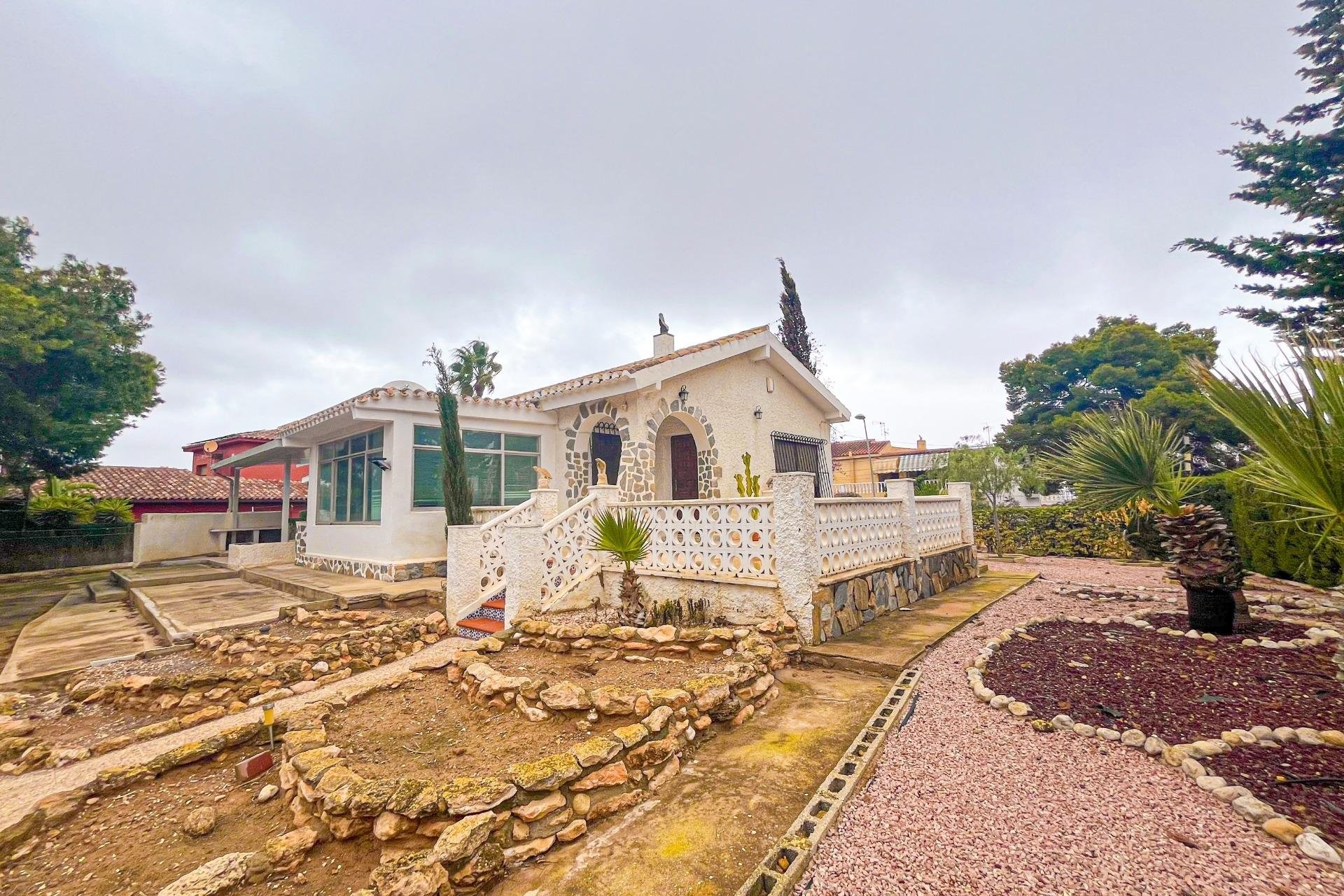 Resale - Villa -
Torrevieja - Los Balcones