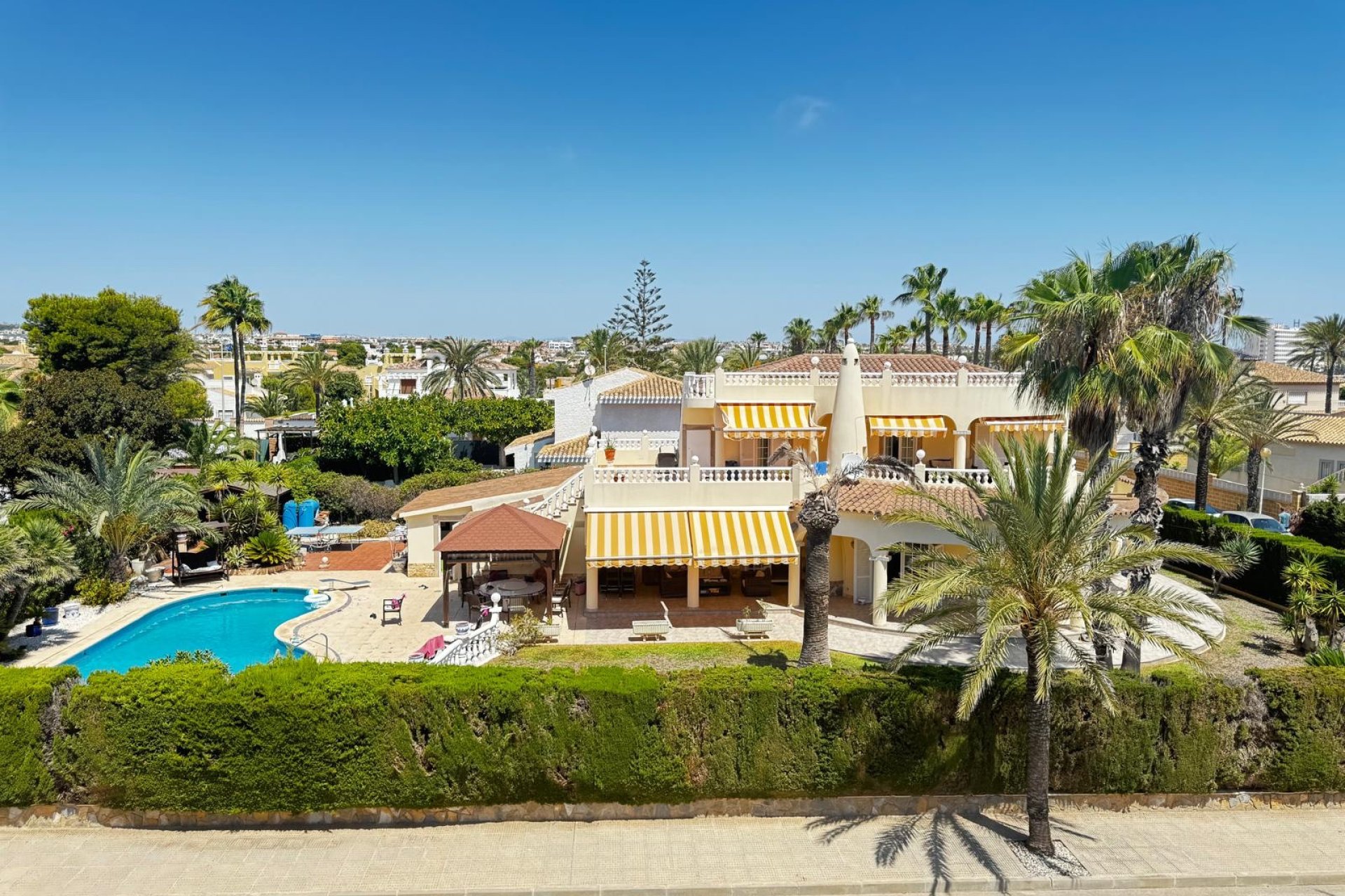 Resale - Villa -
Torrevieja - Punta Prima