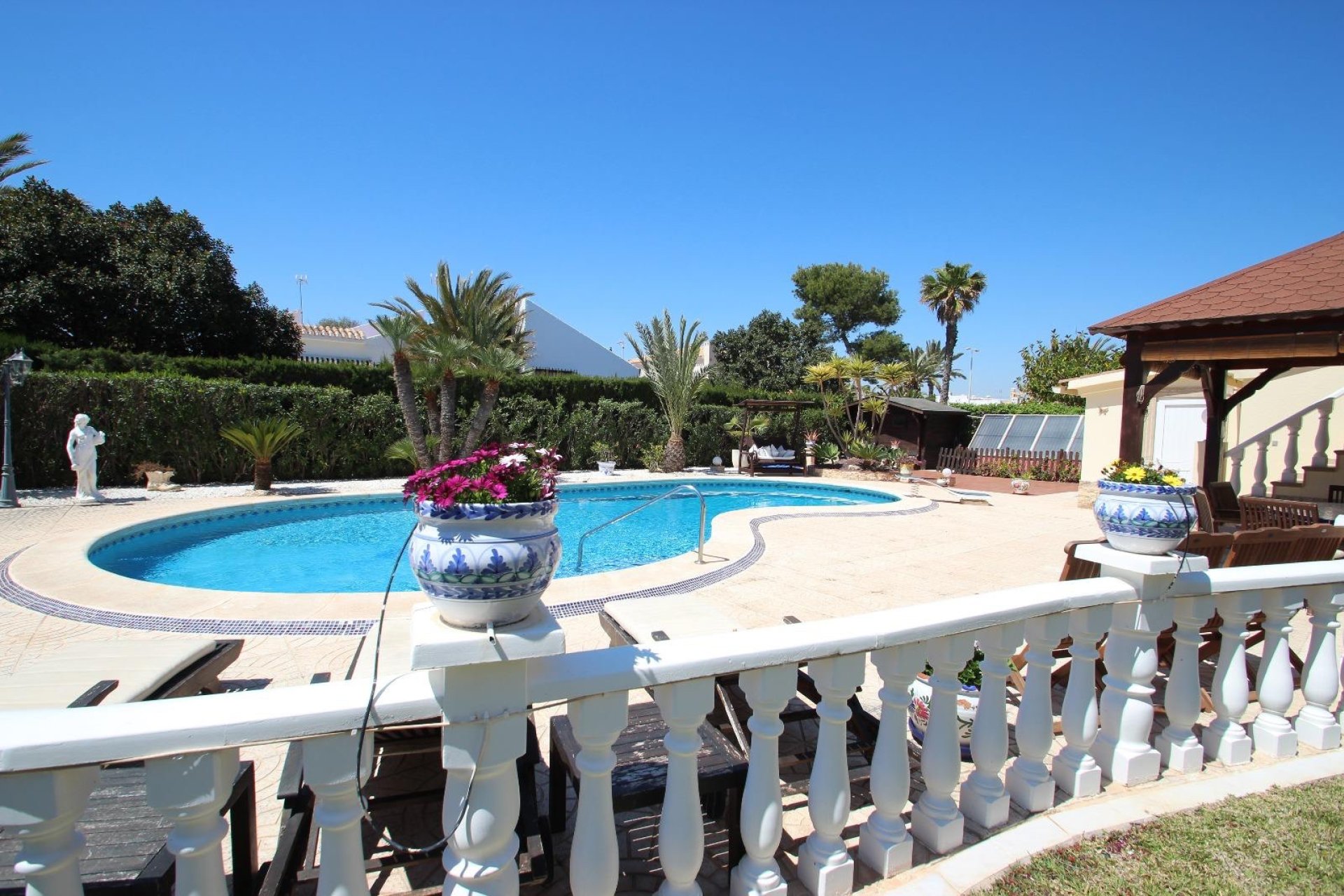 Resale - Villa -
Torrevieja - Punta Prima