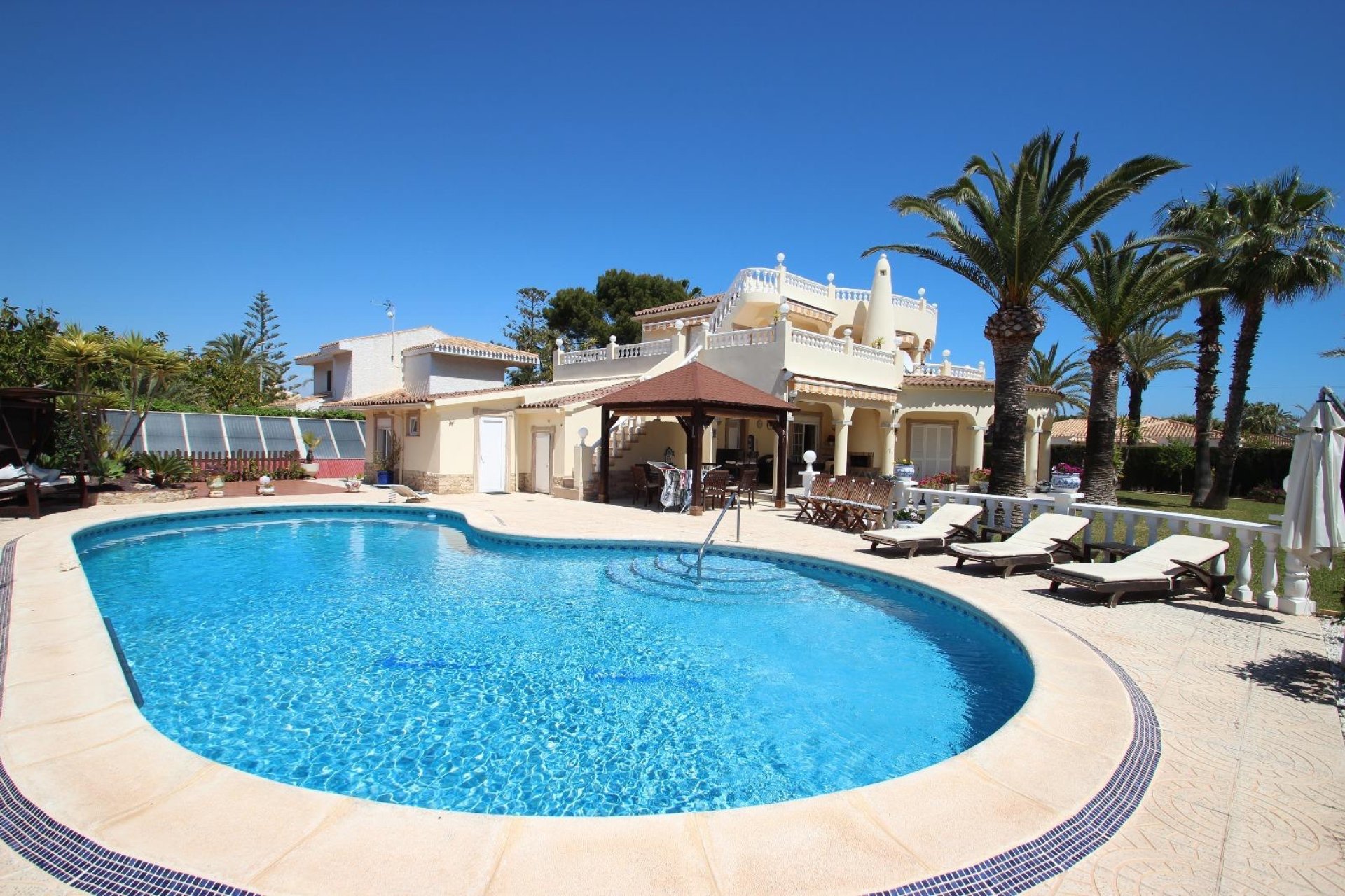 Resale - Villa -
Torrevieja - Punta Prima