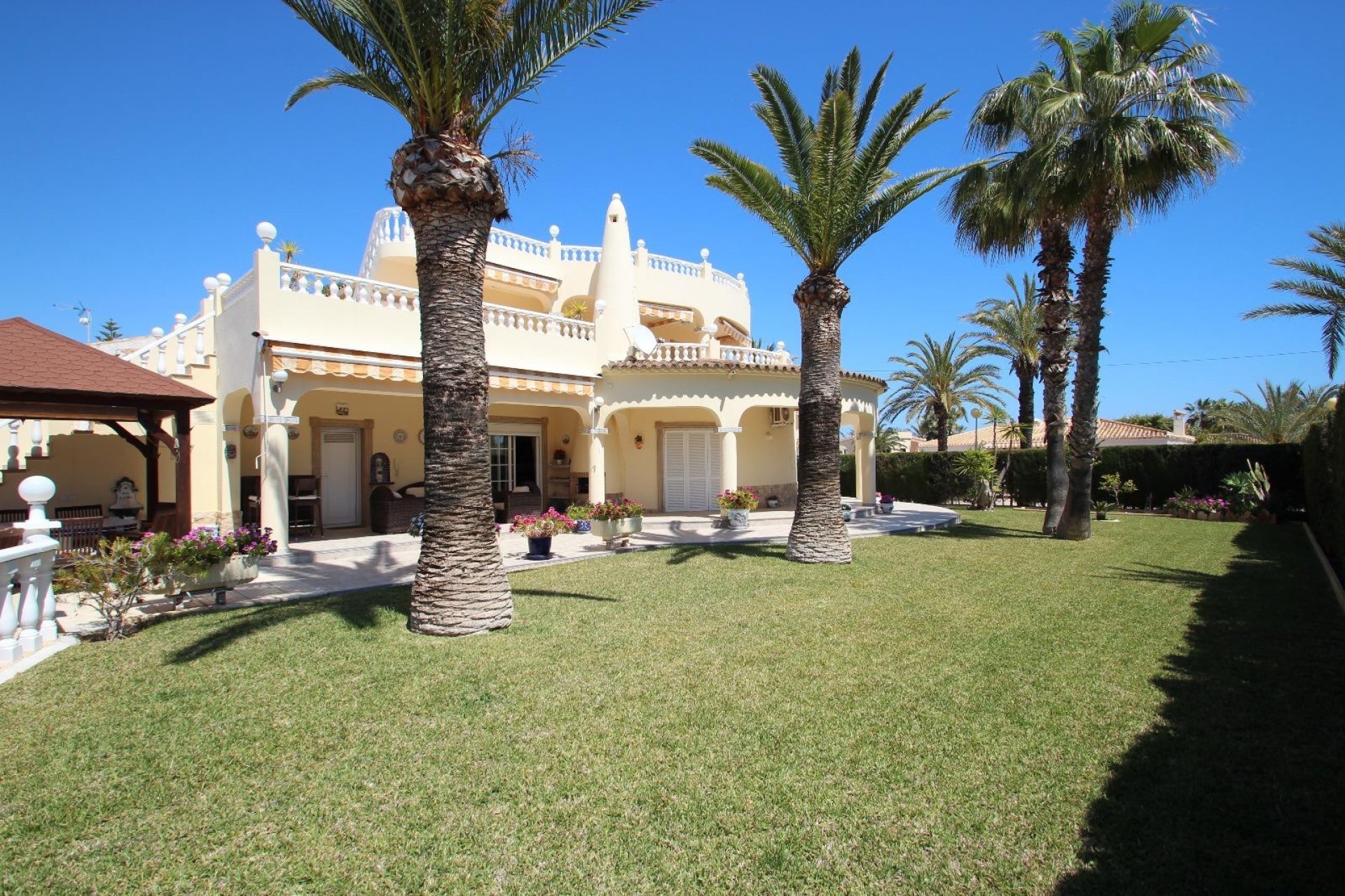 Resale - Villa -
Torrevieja - Punta Prima