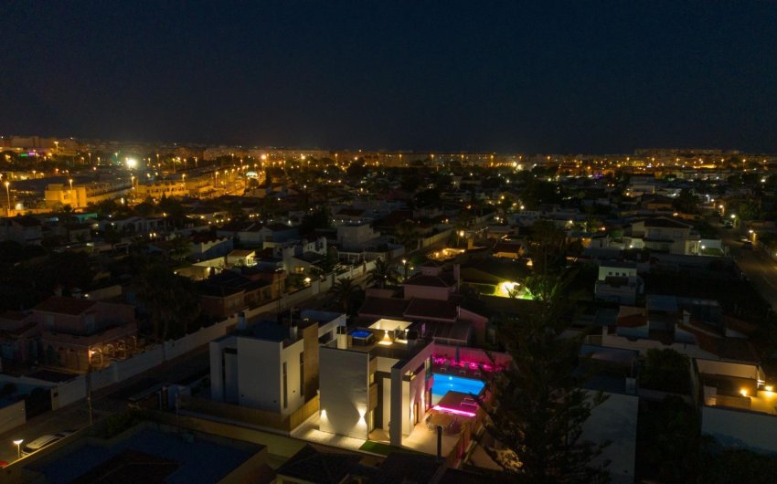 Resale - Villa -
Torrevieja - Torreta Florida