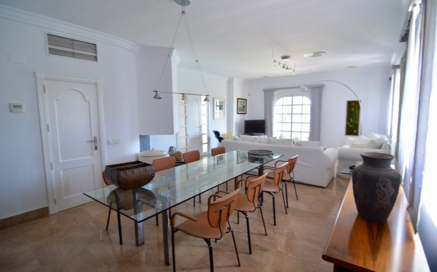 Resale - Villa -
Torrevieja - Torreta