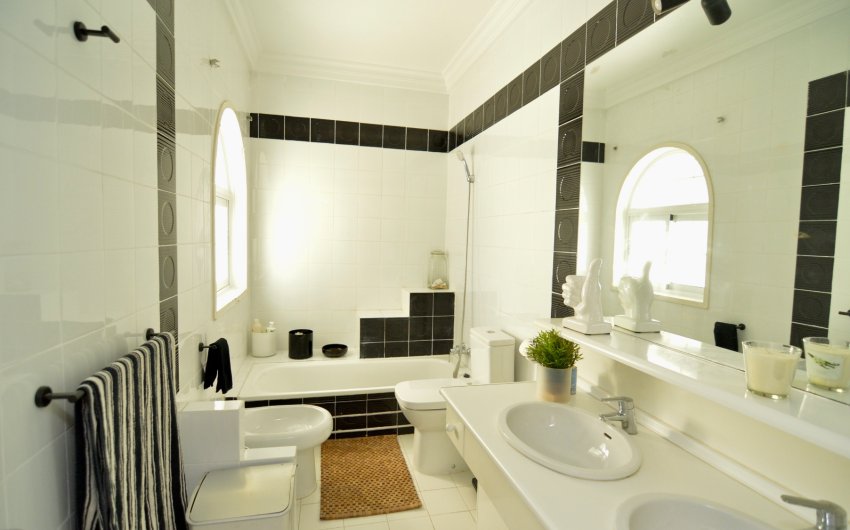 Resale - Villa -
Torrevieja - Torreta