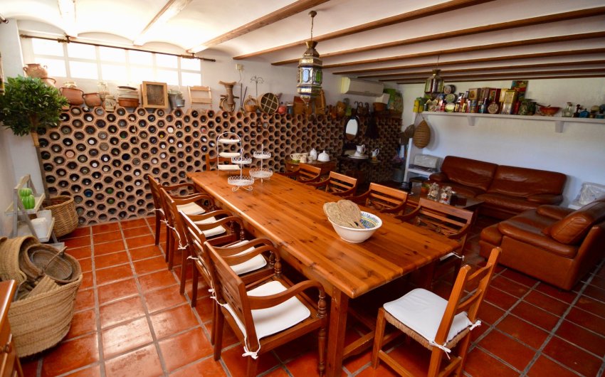 Resale - Villa -
Torrevieja - Torreta