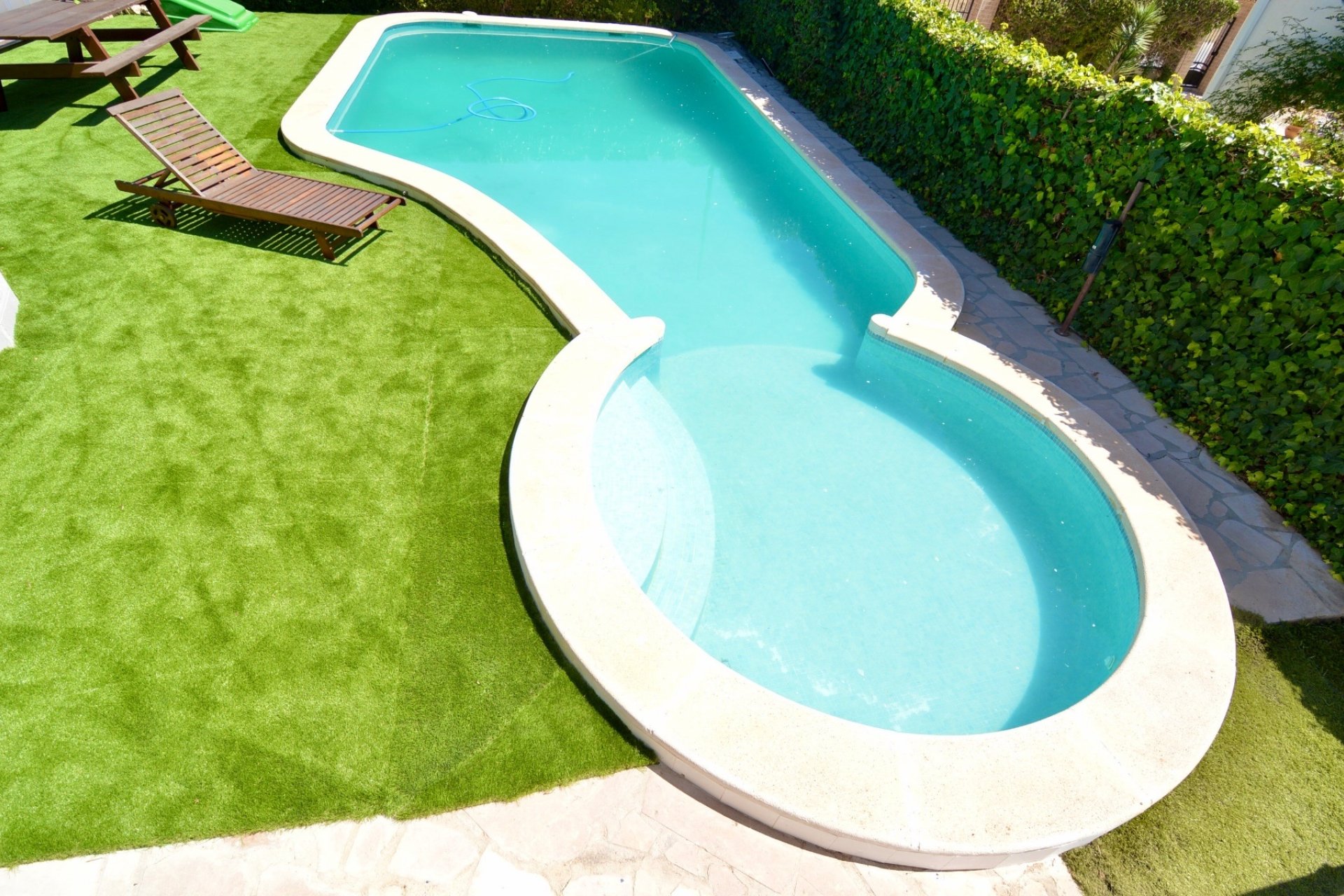 Resale - Villa -
Torrevieja - Torreta