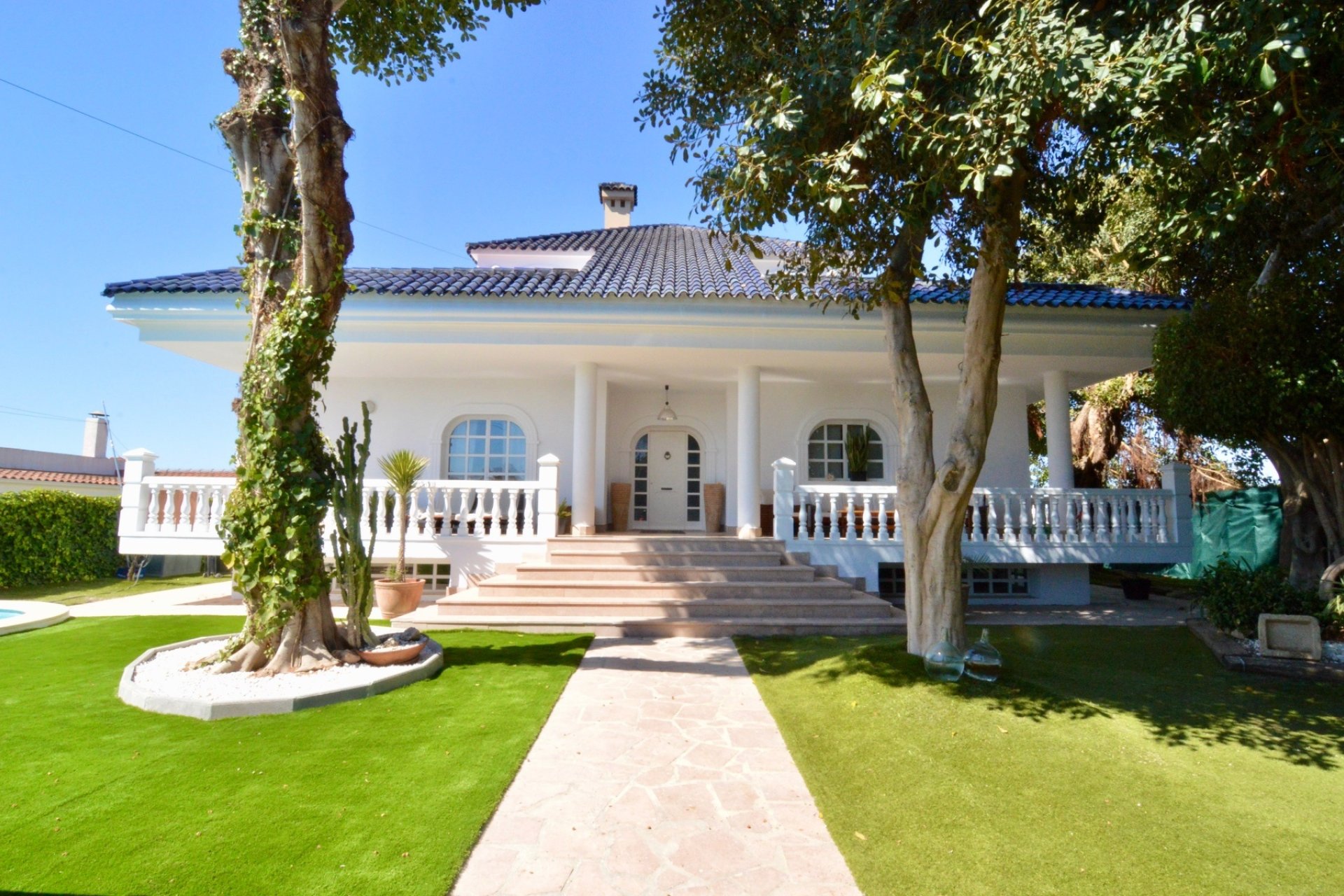 Resale - Villa -
Torrevieja - Torreta