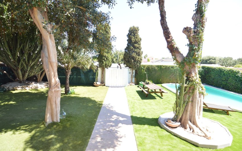 Resale - Villa -
Torrevieja - Torreta