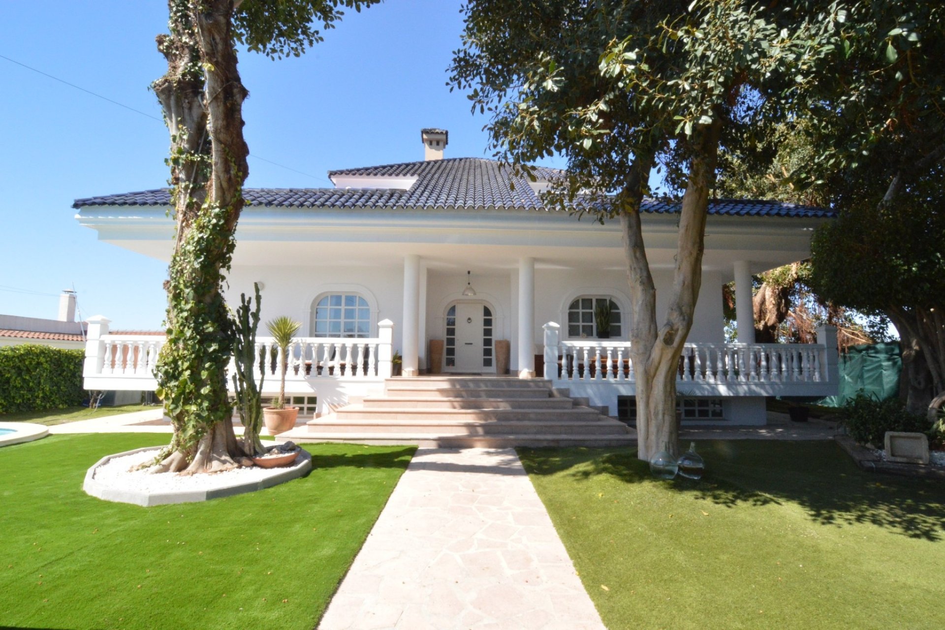 Resale - Villa -
Torrevieja - Torreta