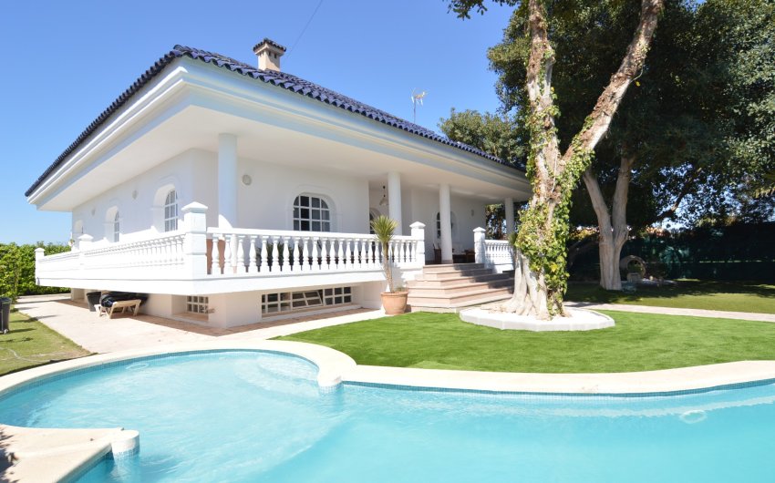 Resale - Villa -
Torrevieja - Torreta