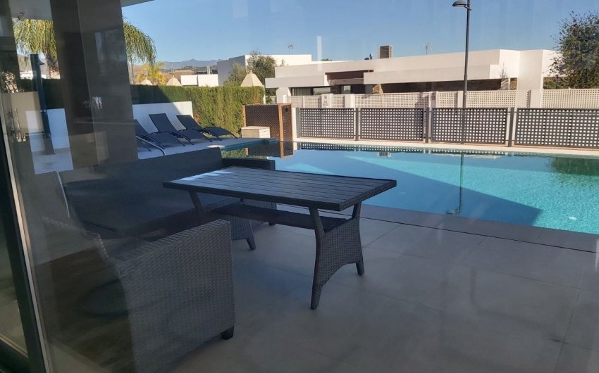 Resale - Villa -
Valle Romano Golf - Inland