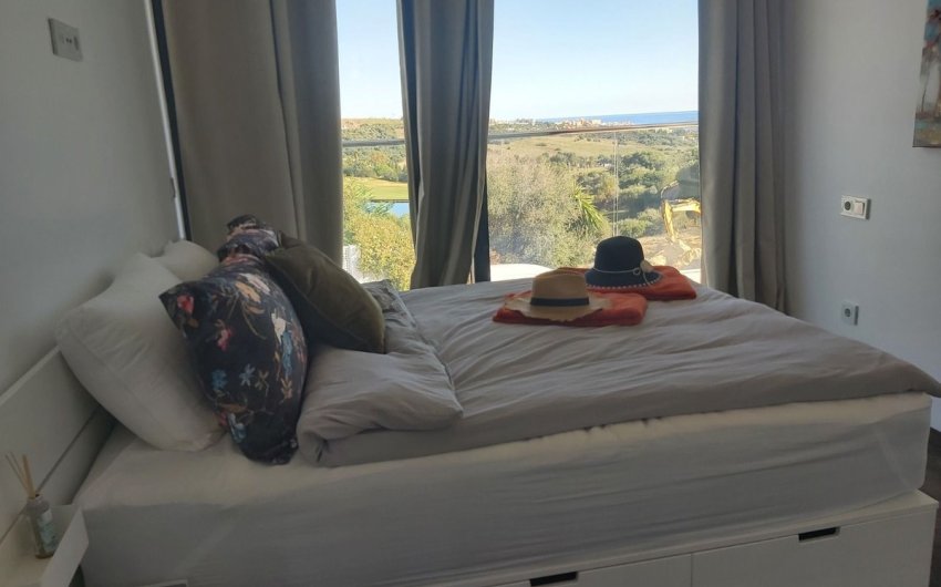 Resale - Villa -
Valle Romano Golf - Inland