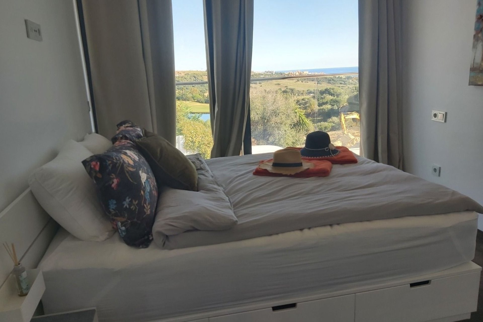 Resale - Villa -
Valle Romano Golf - Inland