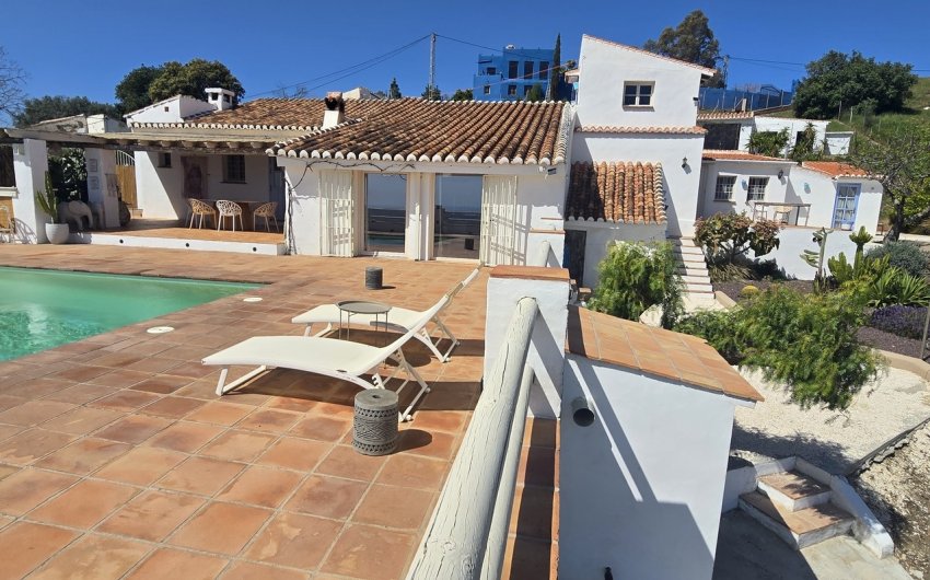 Resale - Villa -
Vélez-Málaga - Costa del Sol