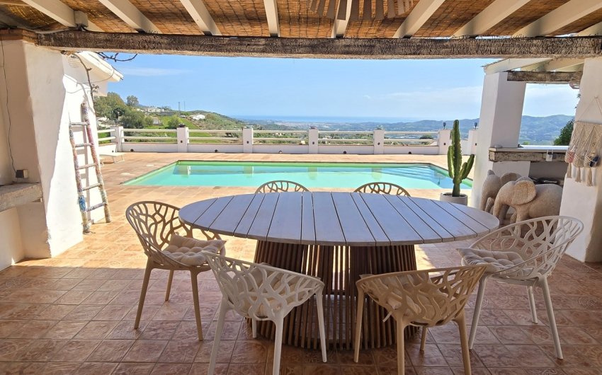 Resale - Villa -
Vélez-Málaga - Costa del Sol