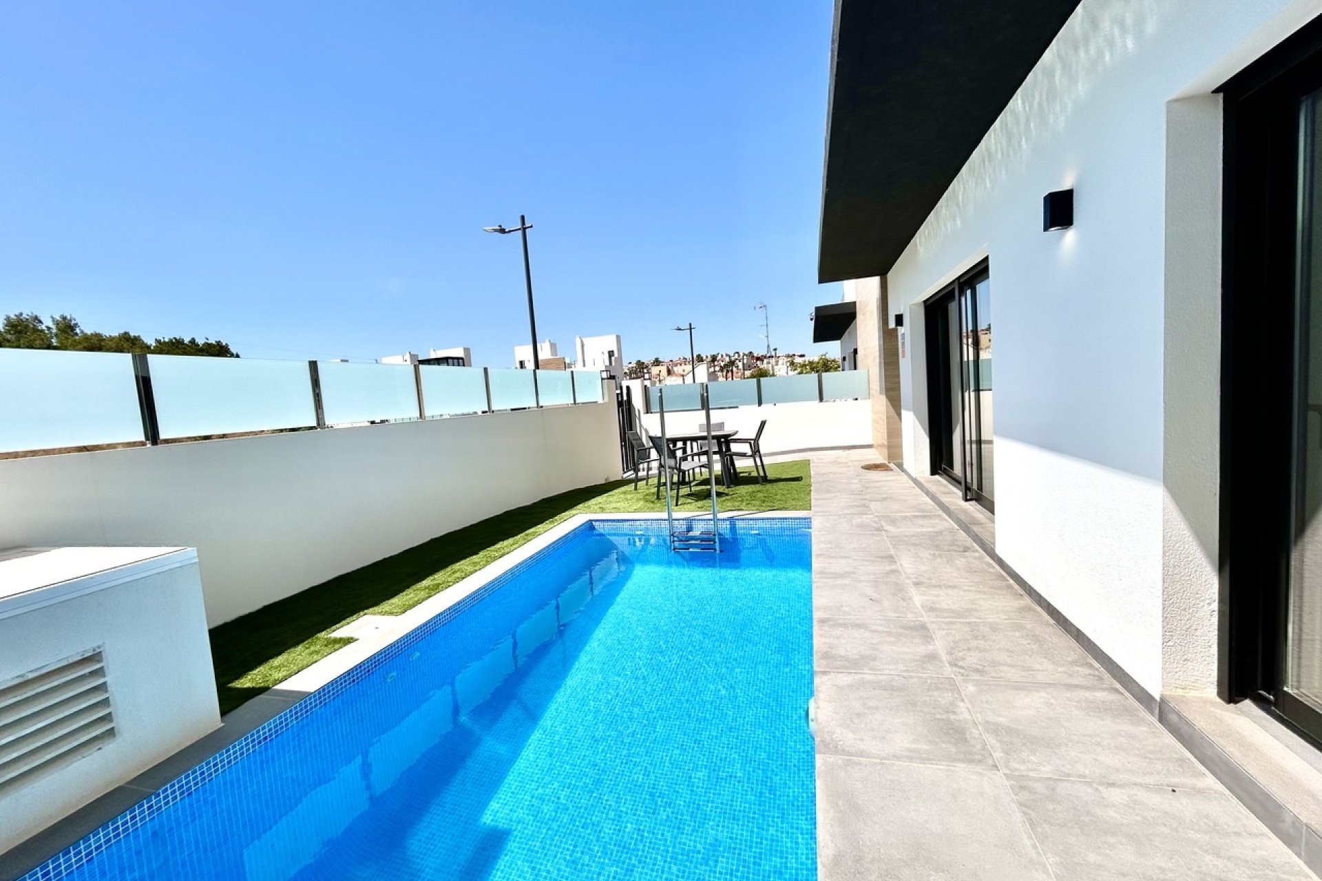 Resale - Villa -
Villamartin - Costa Blanca