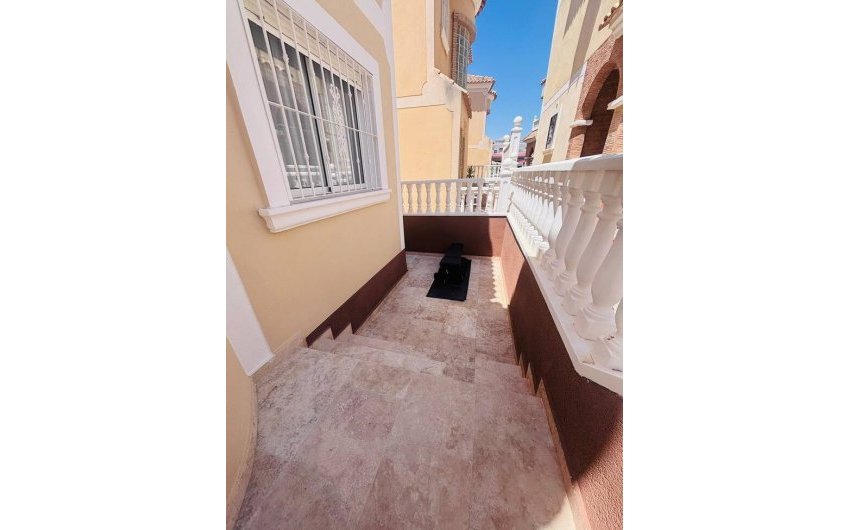 Resale - Villa -
Villamartin - Costa Blanca