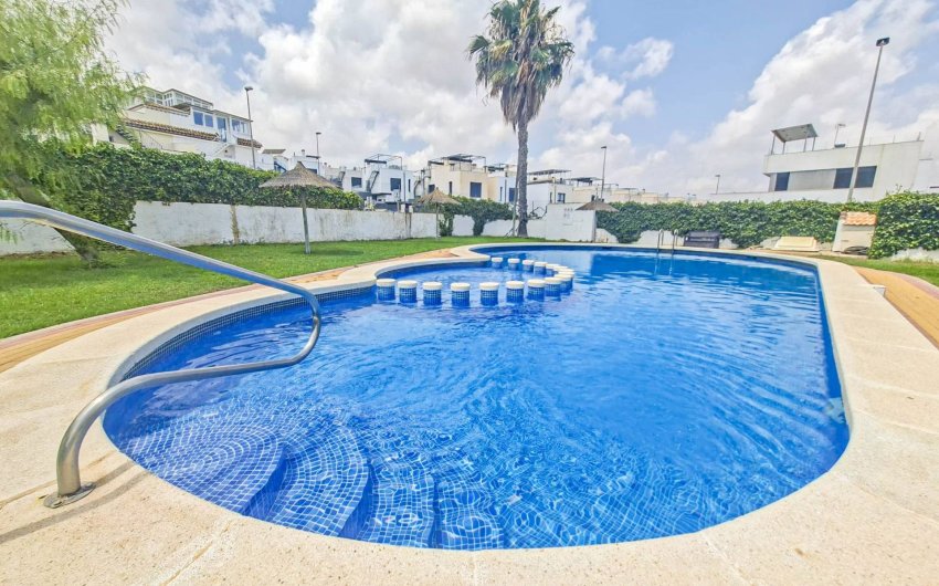 Resale - Villa -
Villamartin - Costa Blanca