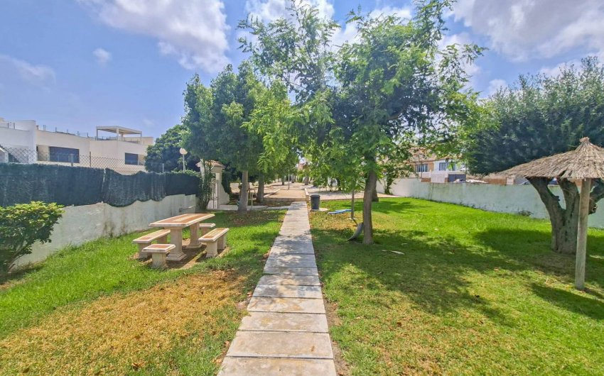 Resale - Villa -
Villamartin - Costa Blanca