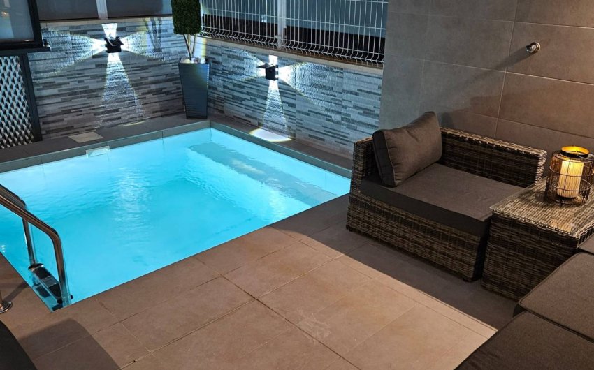 Resale - Villa -
Villamartin - Costa Blanca