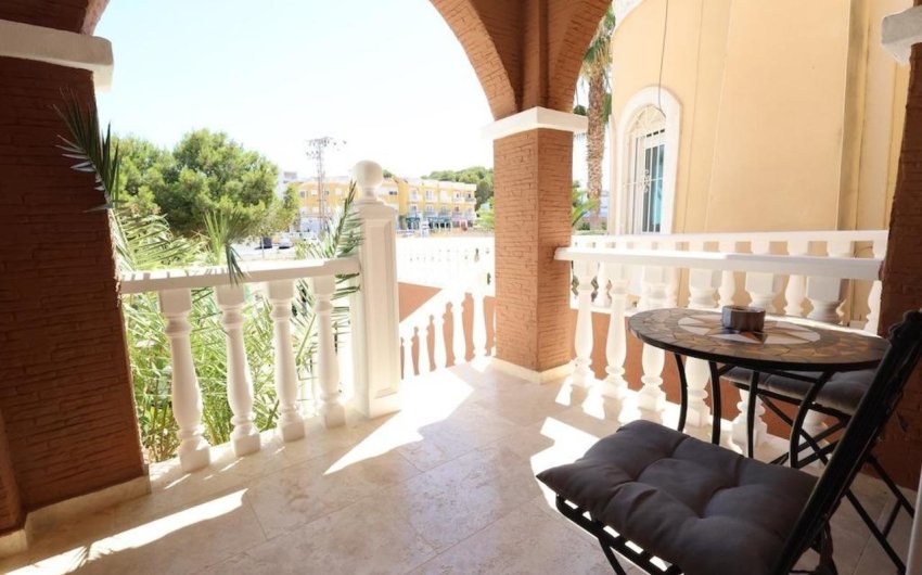 Resale - Villa -
Villamartin - Costa Blanca