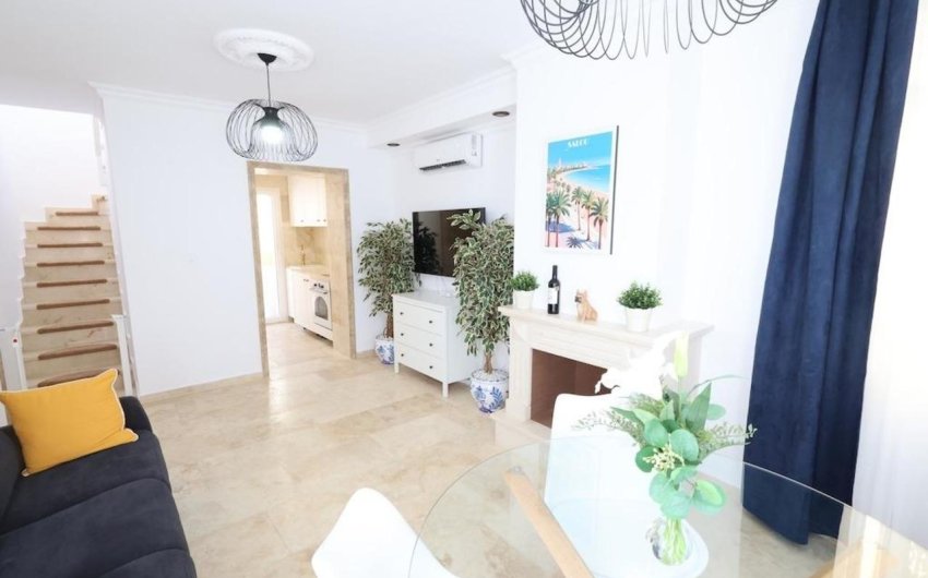 Resale - Villa -
Villamartin - Costa Blanca