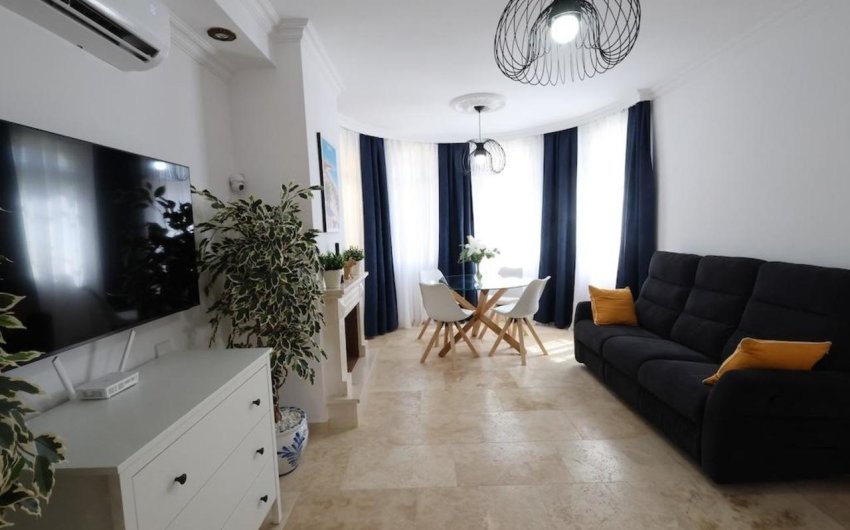 Resale - Villa -
Villamartin - Costa Blanca