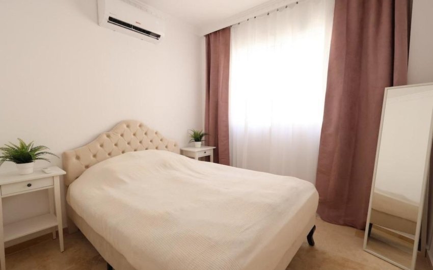 Resale - Villa -
Villamartin - Costa Blanca