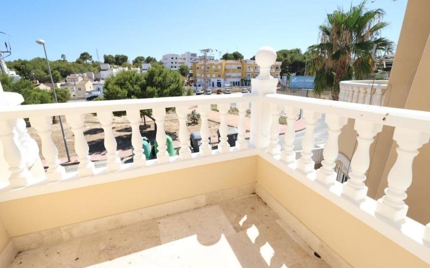 Resale - Villa -
Villamartin - Costa Blanca