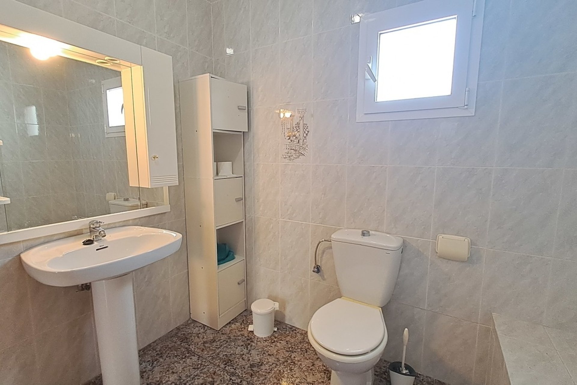 Resale - Villa -
Villamartin - Costa Blanca