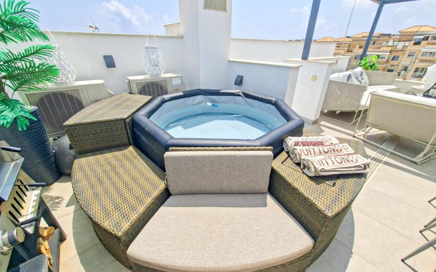 Resale - Villa -
Villamartin - Costa Blanca