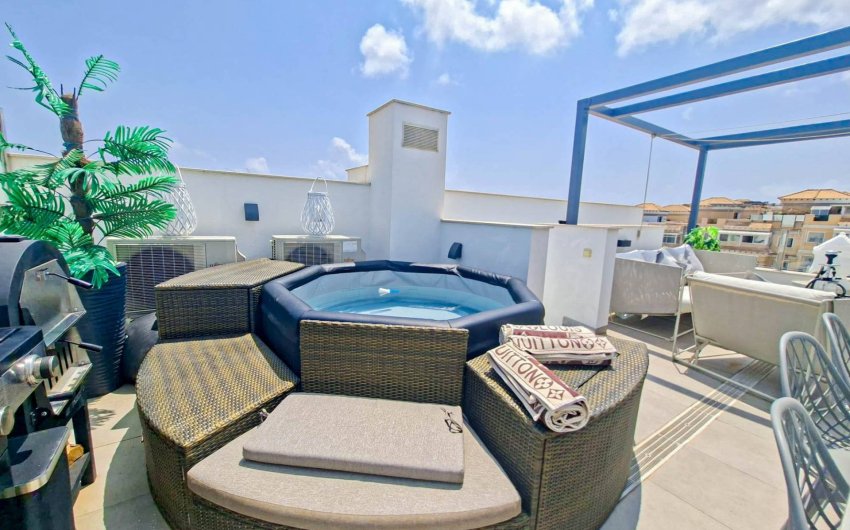 Resale - Villa -
Villamartin - Costa Blanca