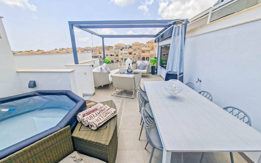 Resale - Villa -
Villamartin - Costa Blanca