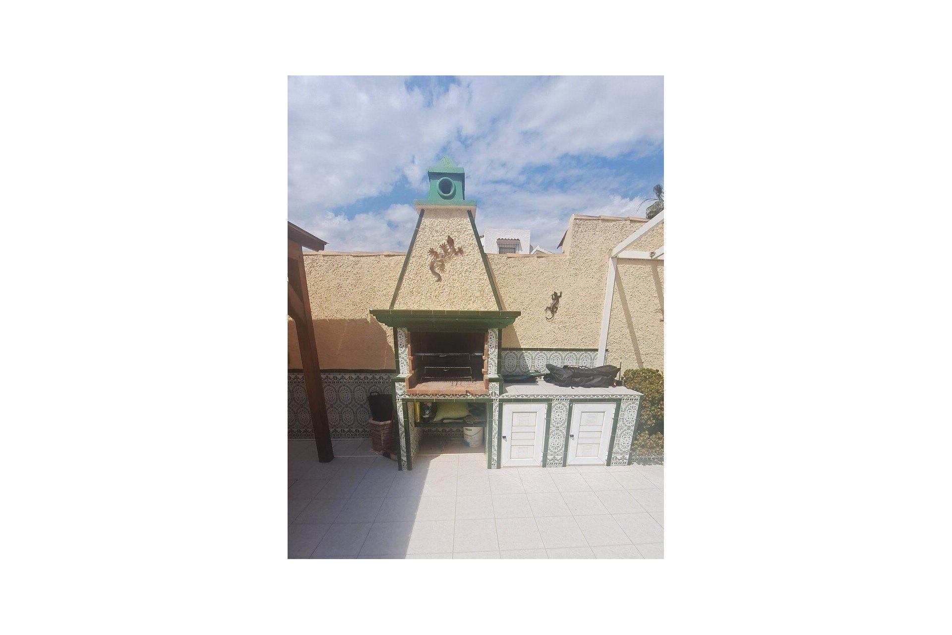 Resale - Villa -
Villamartin - Costa Blanca