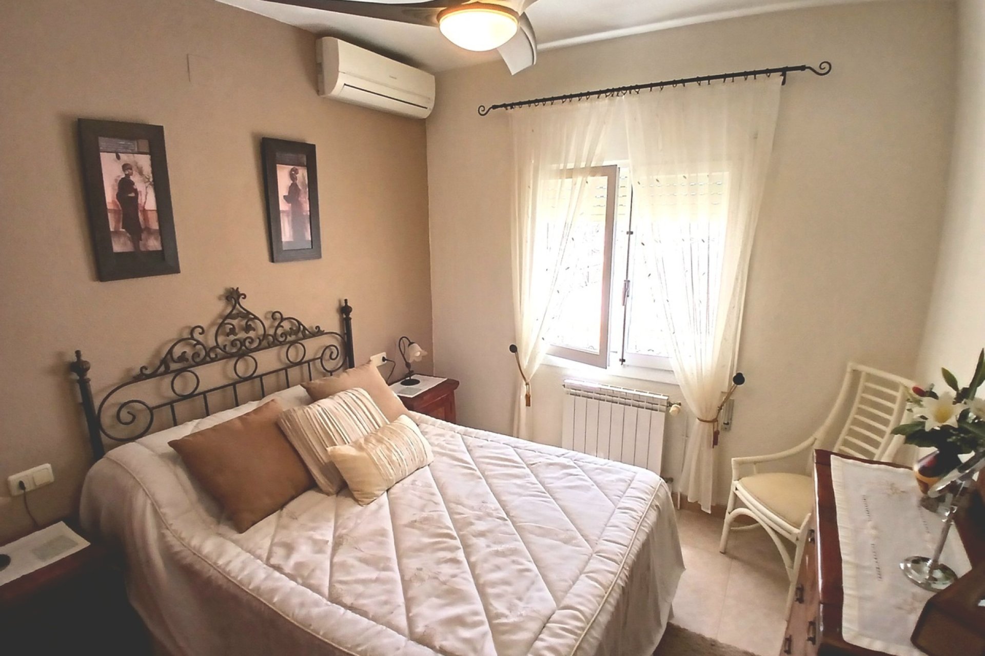 Resale - Villa -
Villamartin - Costa Blanca