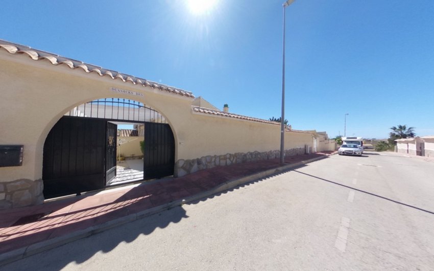 Resale - Villa -
Villamartin - Costa Blanca