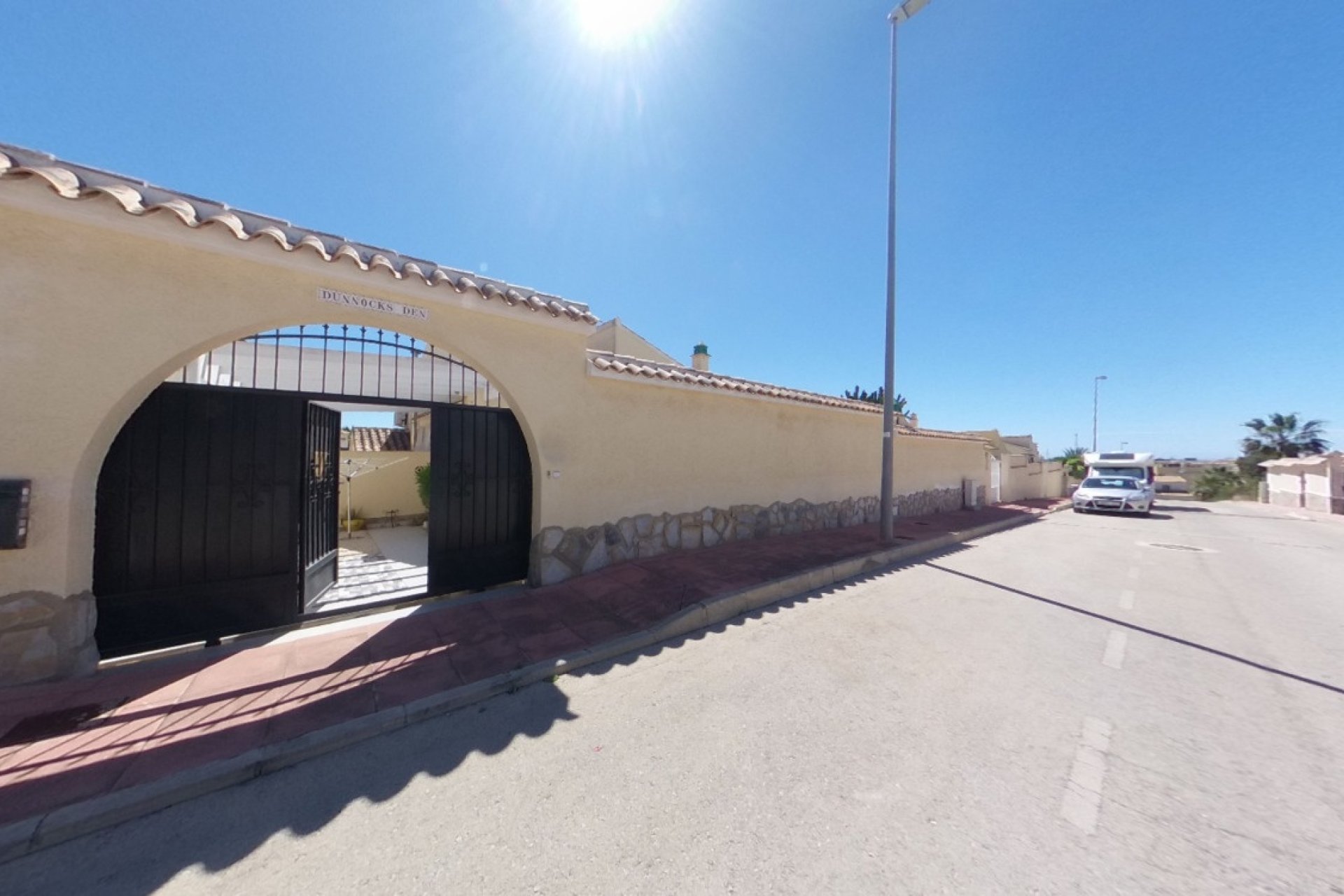 Resale - Villa -
Villamartin - Costa Blanca