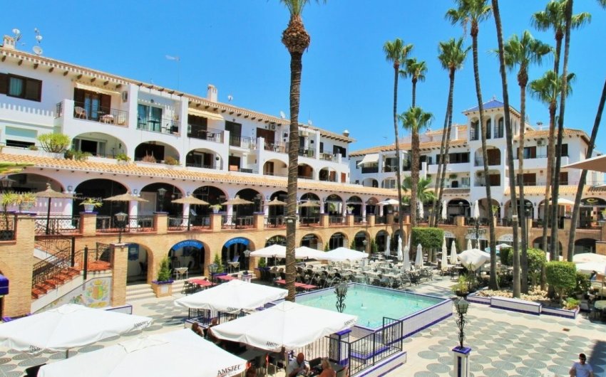 Resale - Villa -
Villamartin - Costa Blanca