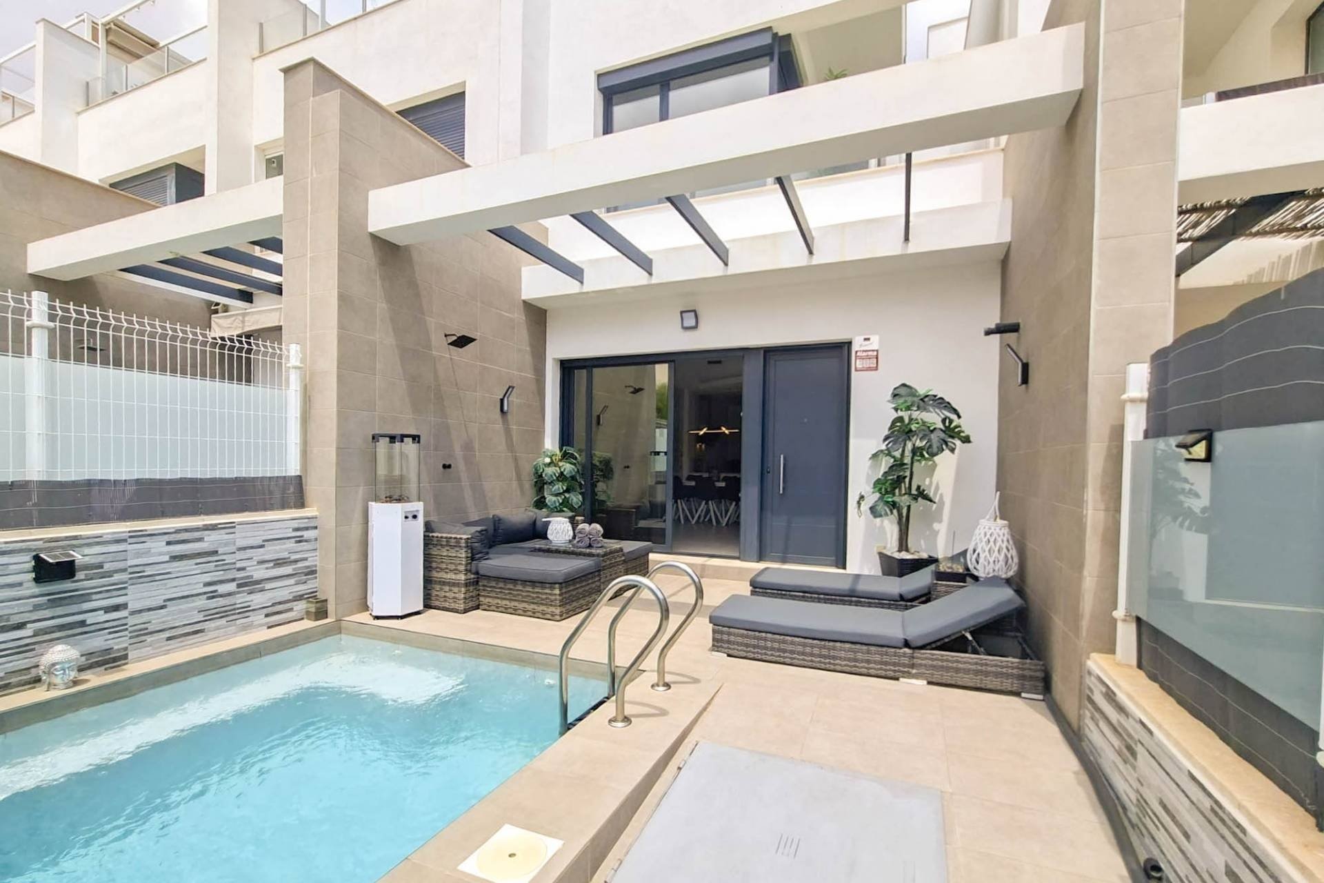 Resale - Villa -
Villamartin - Costa Blanca
