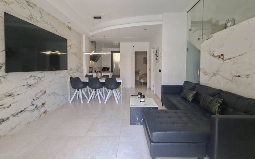 Resale - Villa -
Villamartin - Costa Blanca