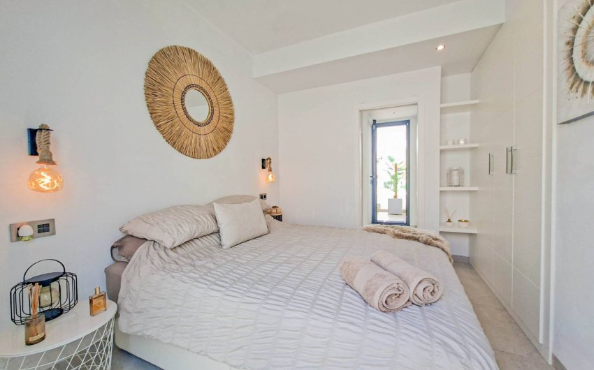 Resale - Villa -
Villamartin - Costa Blanca