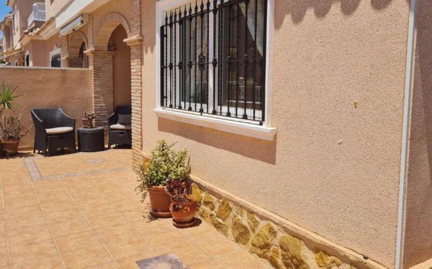 Resale - Villa -
Villamartin - Costa Blanca