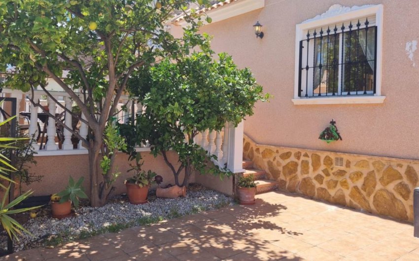 Resale - Villa -
Villamartin - Costa Blanca