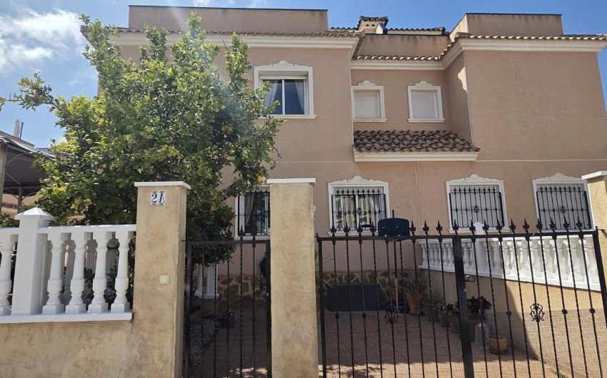 Resale - Villa -
Villamartin - Costa Blanca