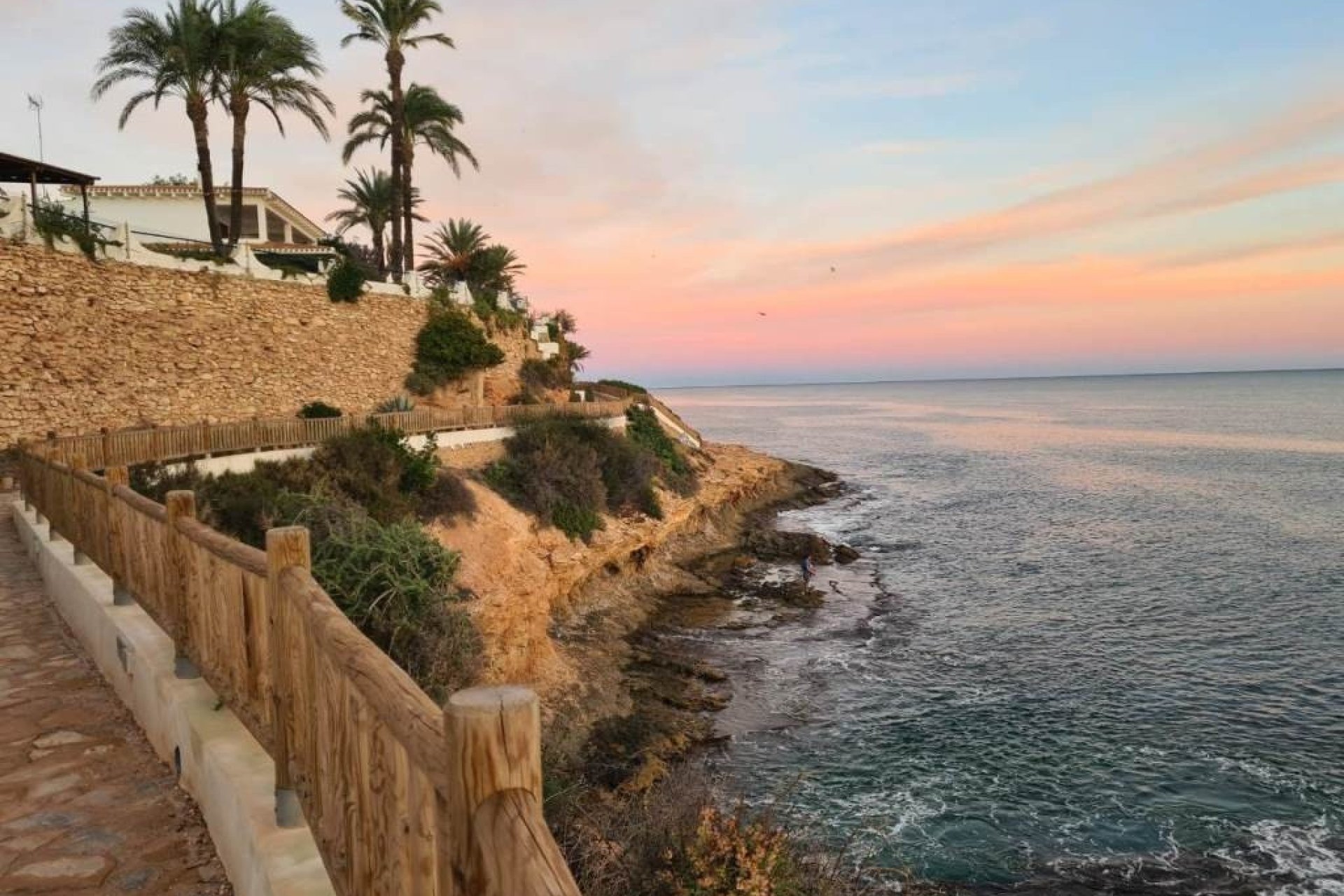 Resale - Villa -
Villamartin - Costa Blanca