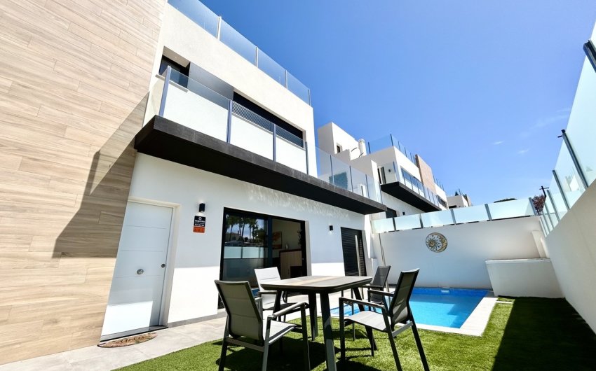Resale - Villa -
Villamartin - Costa Blanca