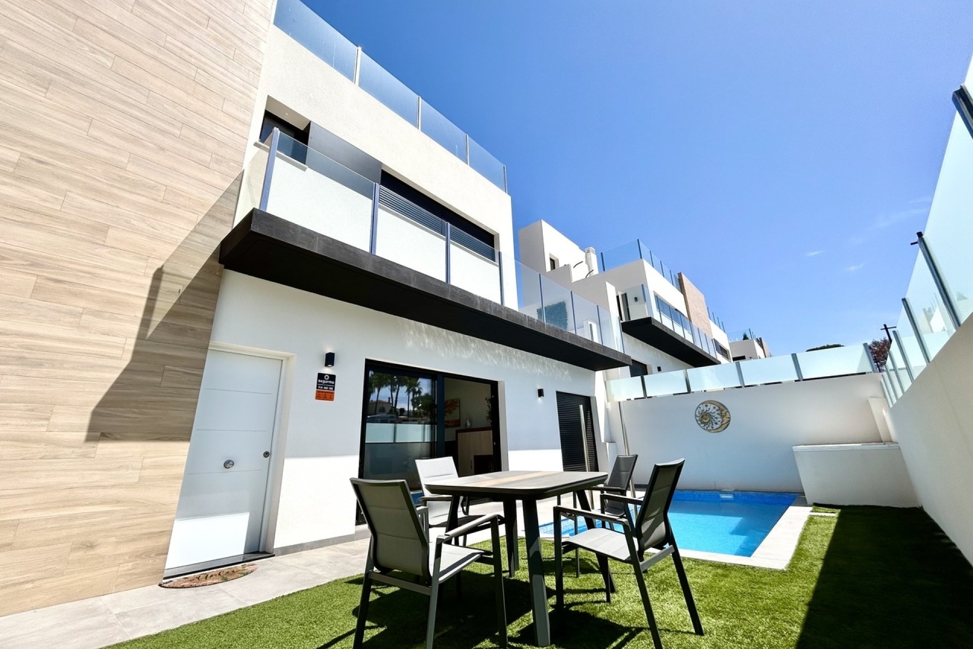 Resale - Villa -
Villamartin - Costa Blanca