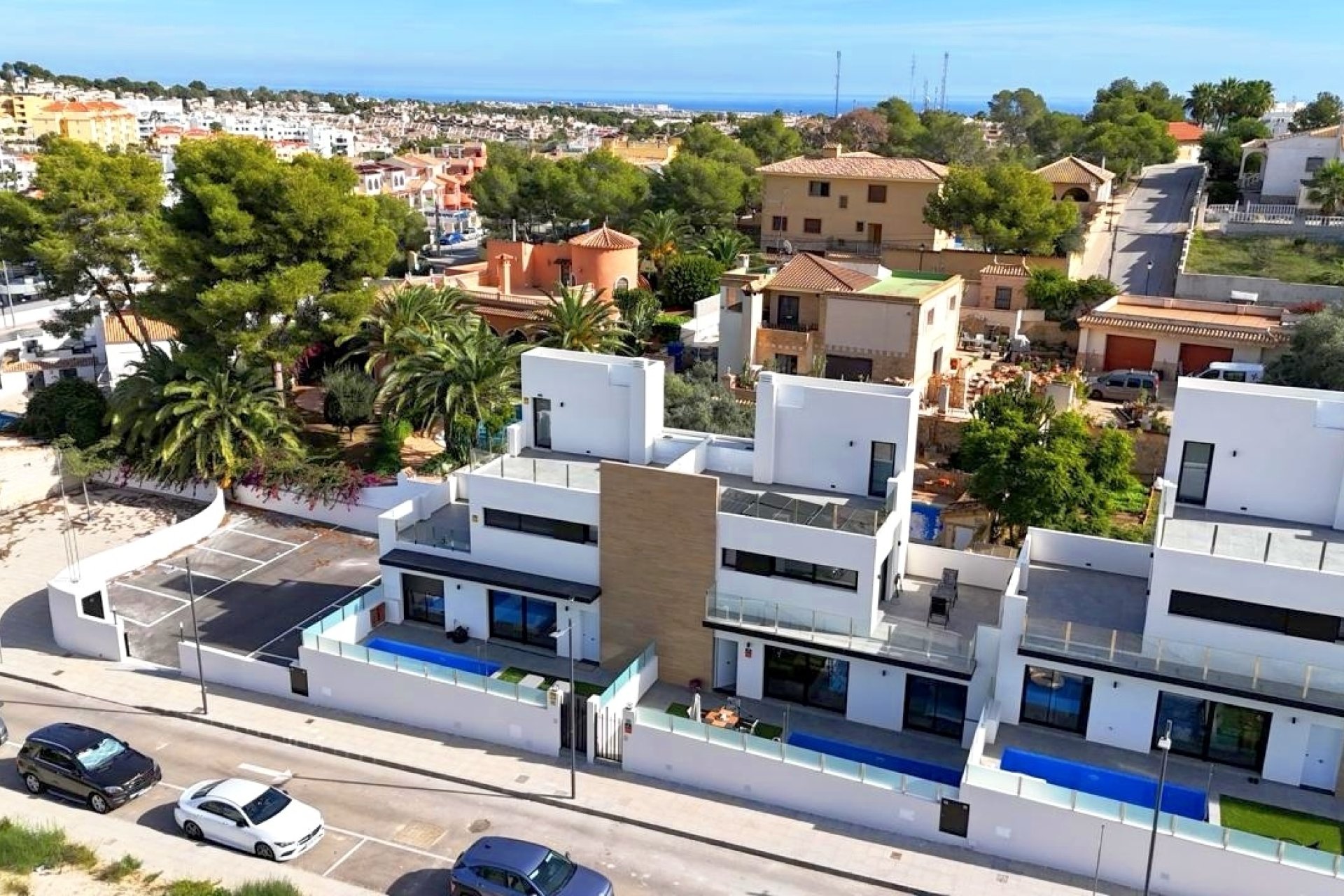 Resale - Villa -
Villamartin - Costa Blanca